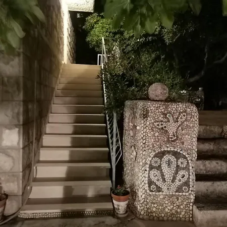 Villa Front A Stone Throw Away From The Sea